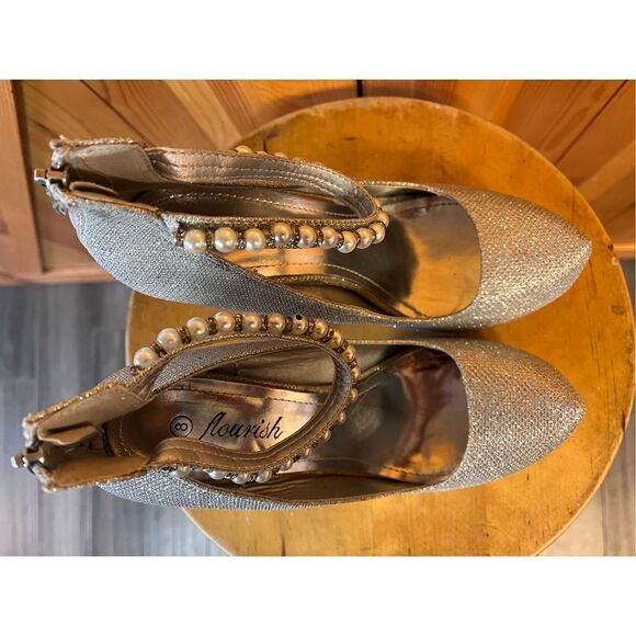 Flourish Silver Heels Size 8 - Picture 5 of 8